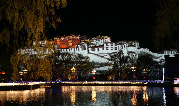 兰州/西宁、拉萨、林芝、羊卓雍措品质双卧9日